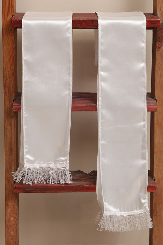 Divya India White plain unisex silk stole brings timeless elegance, making every wedding, anniversary, birthday, or celebration special by welcoming guests with warmth and grace