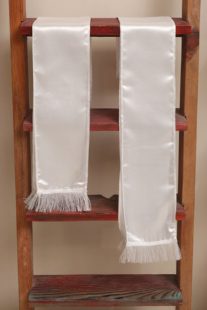 Divya India White plain unisex silk stole brings timeless elegance, making every wedding, anniversary, birthday, or celebration special by welcoming guests with warmth and grace